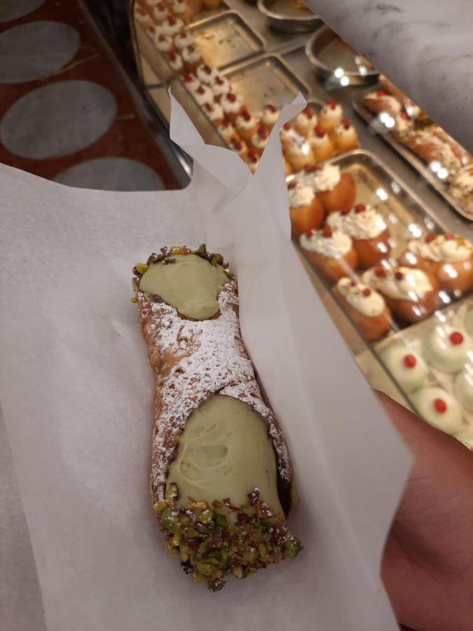 Stanze Etnea 380 Hotel Catania Bagian luar foto